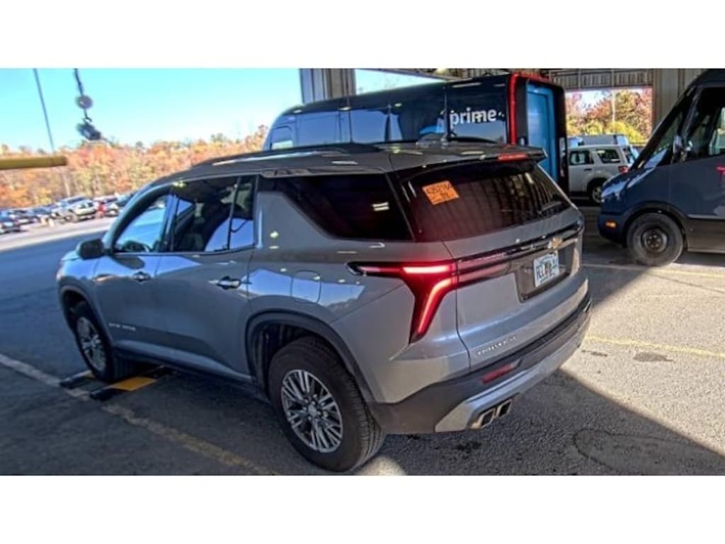 Used 2024 Chevrolet Traverse LT SUV