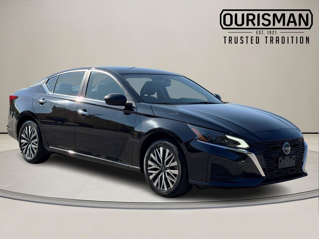 Used 2024 Nissan Altima 2.5 SV Sedan
