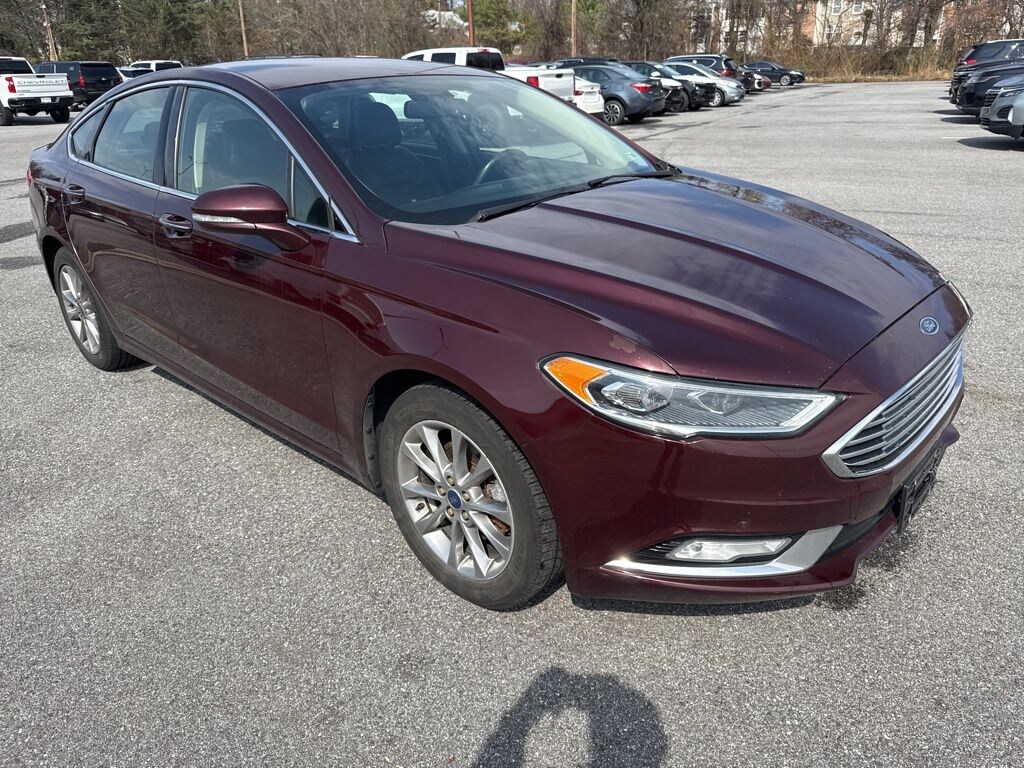 Used 2017 Ford Fusion SE Sedan