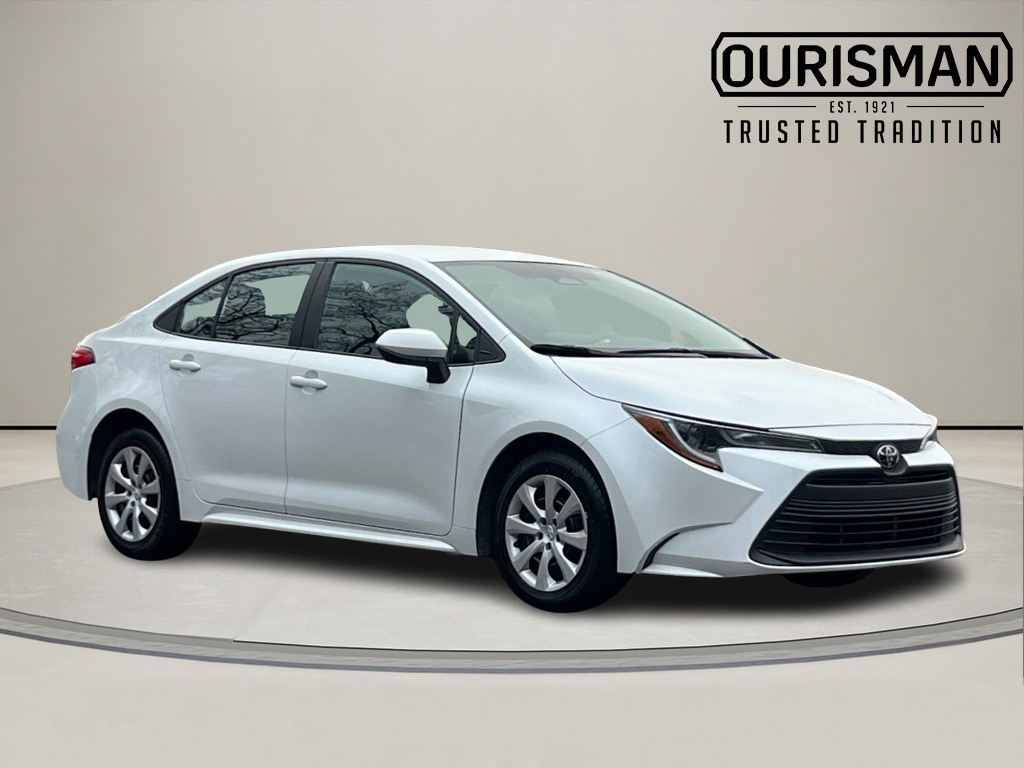 2024 Toyota Corolla LE's photo