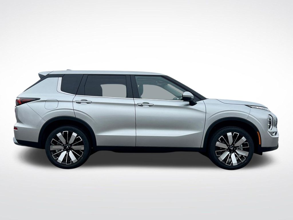 2026 Mitsubishi Outlander SE - Photo 2