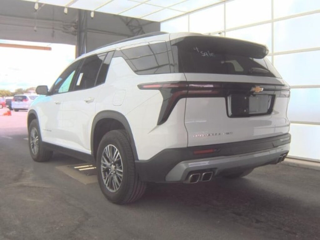 Used 2024 Chevrolet Traverse LT SUV