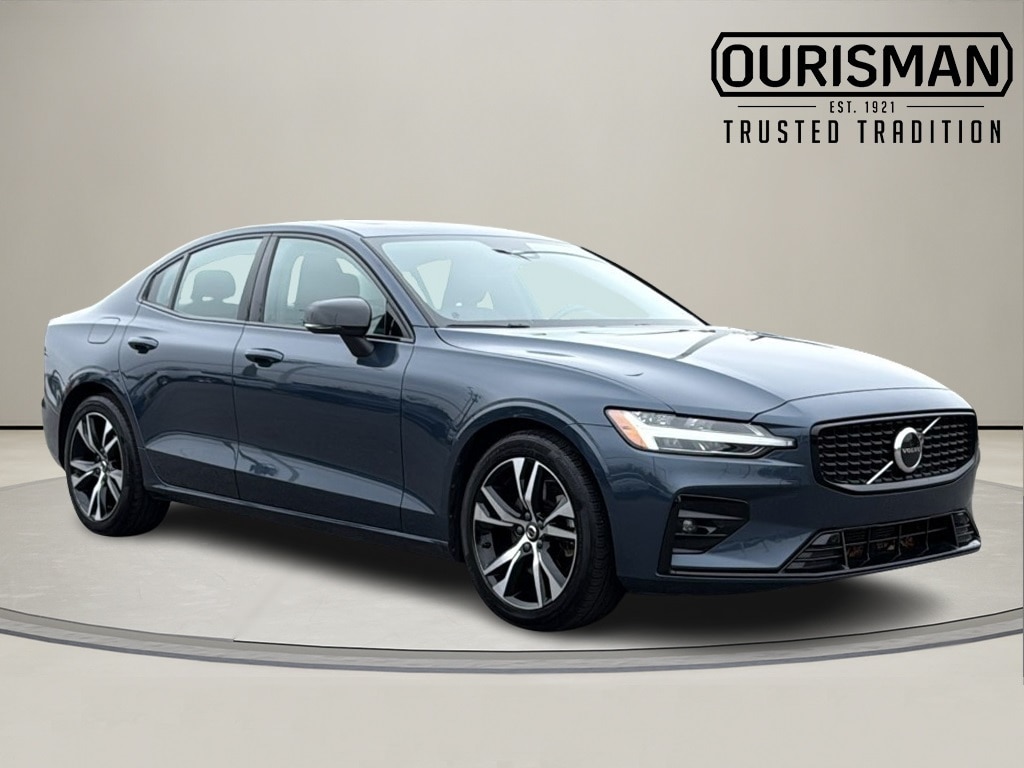 2024 Volvo S60 Core's photo