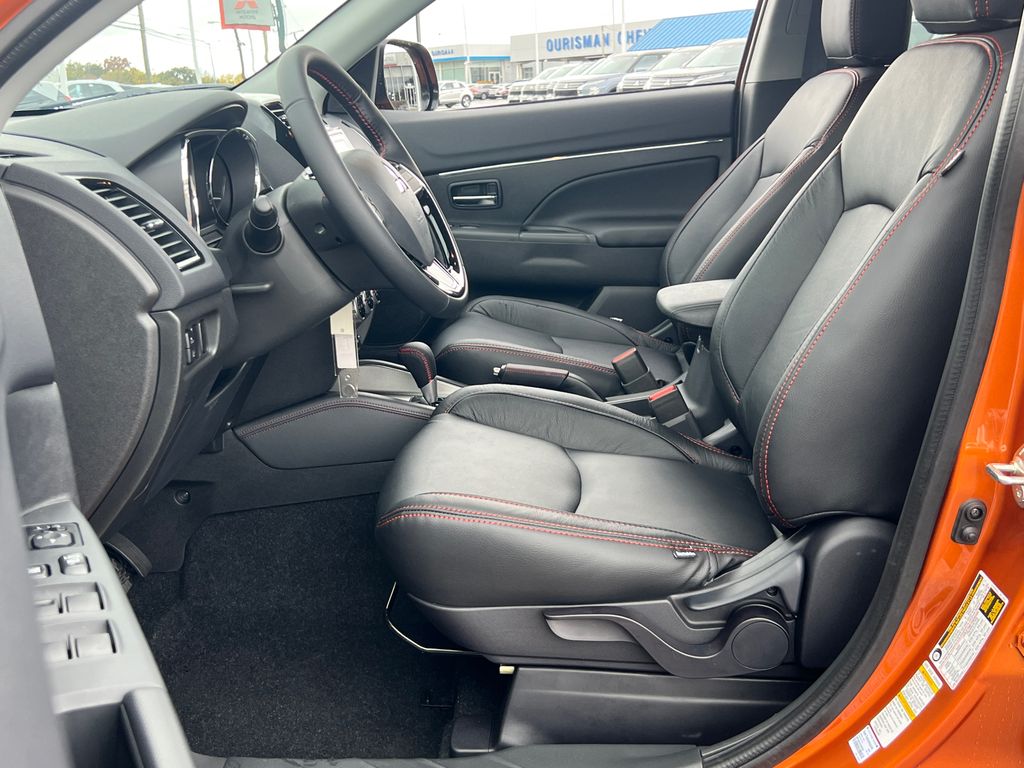 2025 Mitsubishi Outlander Sport LE - Photo 15