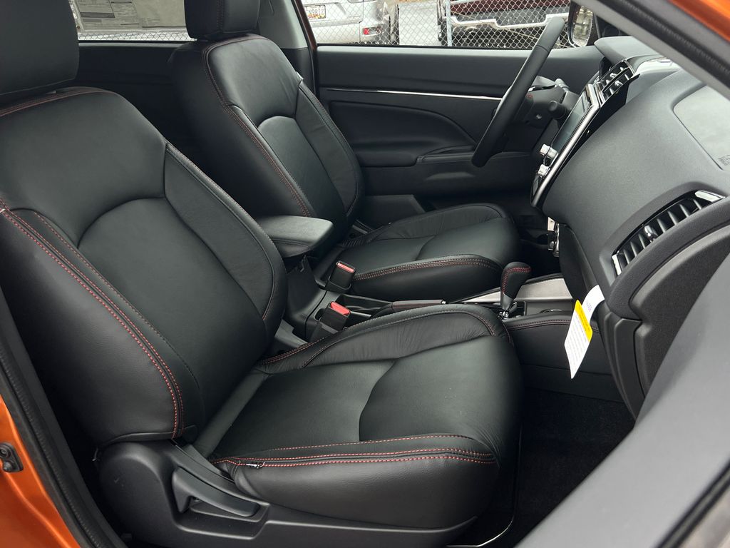 2025 Mitsubishi Outlander Sport LE - Photo 10