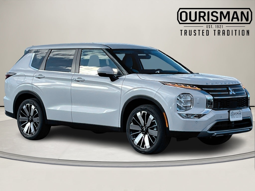 2026 Mitsubishi Outlander SE's photo