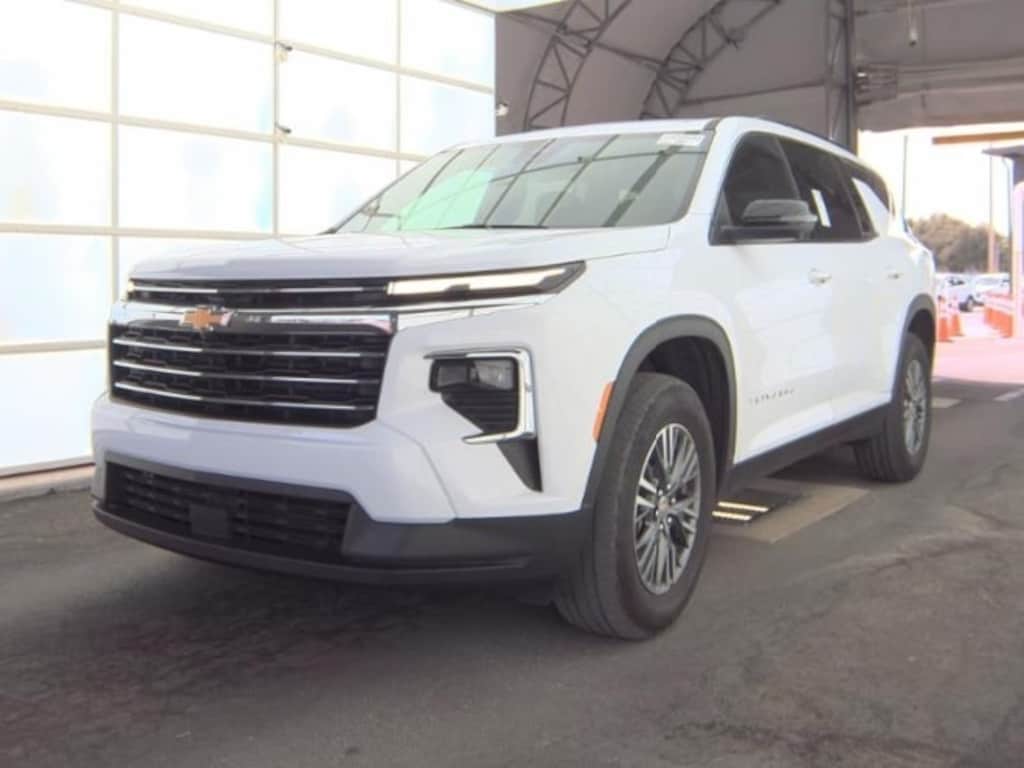 Used 2024 Chevrolet Traverse LT SUV