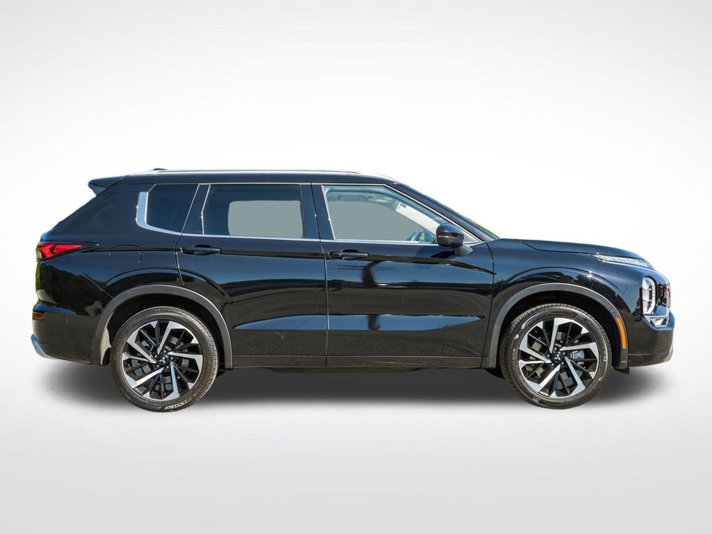 Used 2024 Mitsubishi Outlander SEL Platinum Edition SUV