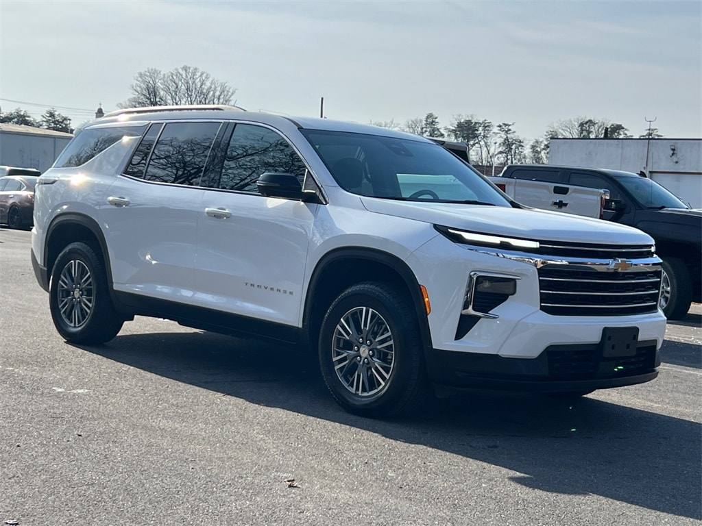 2024 Chevrolet Traverse 2LT's photo