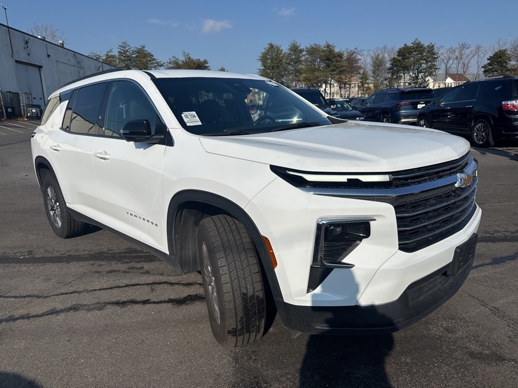 2024 Chevrolet Traverse 2LT's photo