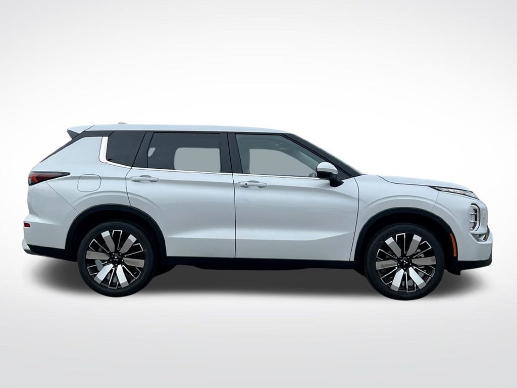 2026 Mitsubishi Outlander SE - Photo 2
