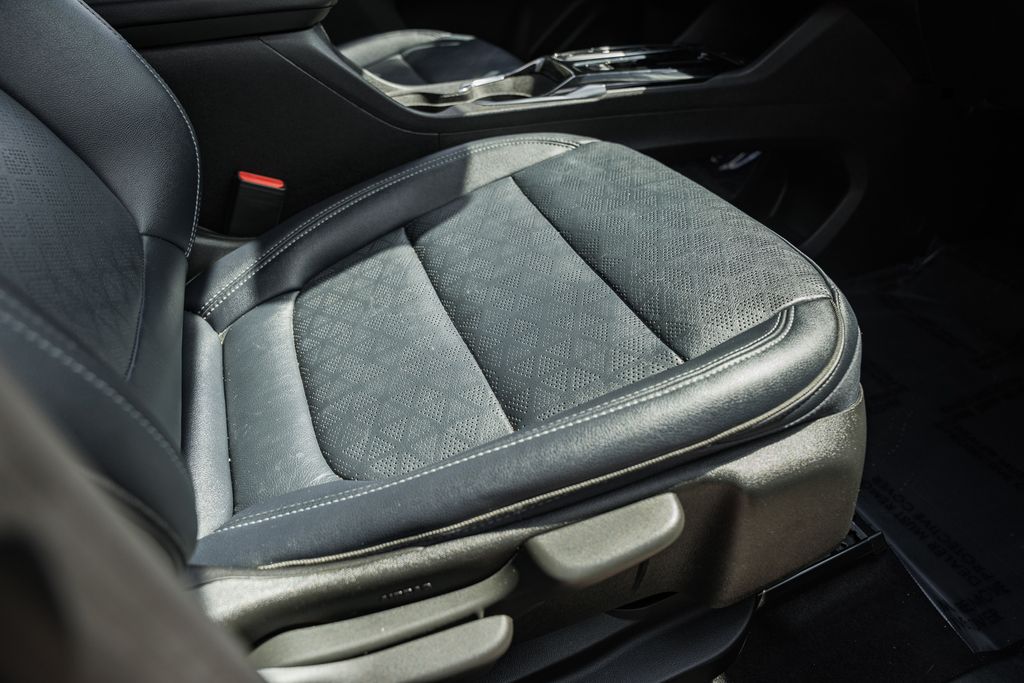 2022 Chevrolet Bolt EUV LT - Photo 33