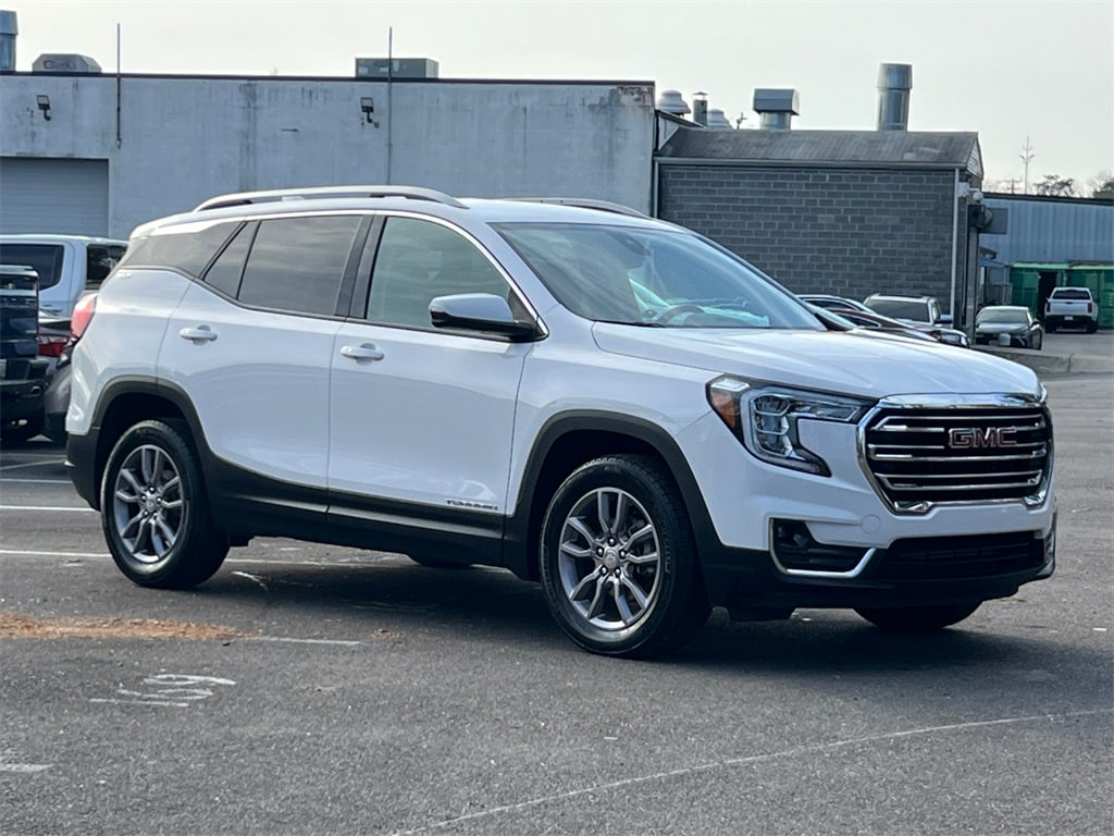 2024 GMC Terrain SLT's photo