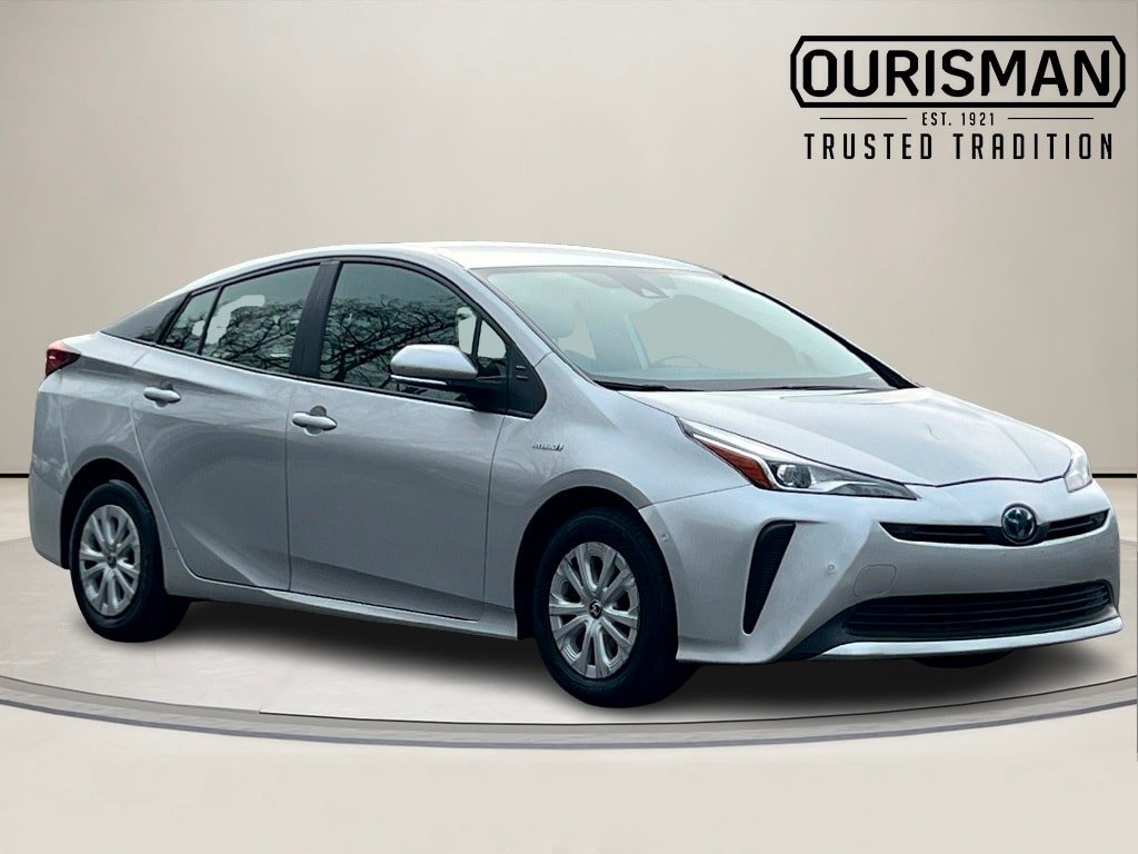 2022 Toyota Prius LE's photo