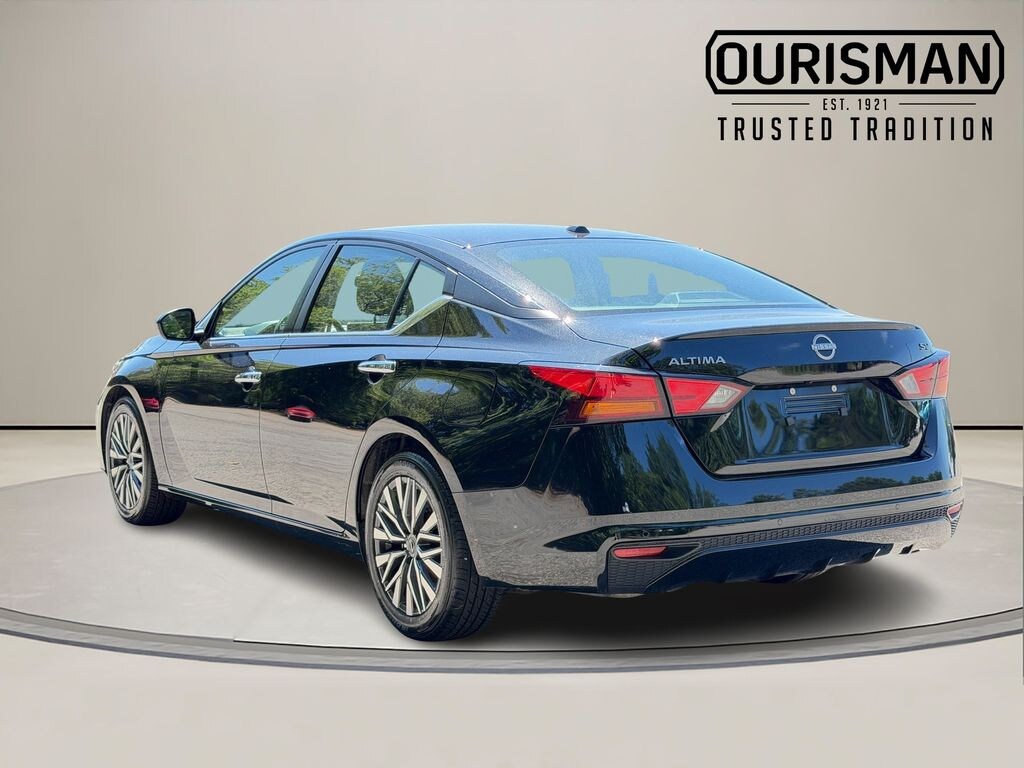 Used 2024 Nissan Altima 2.5 SV Sedan