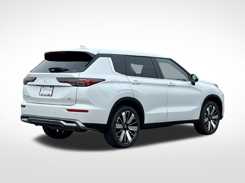 2026 Mitsubishi Outlander SE - Photo 3