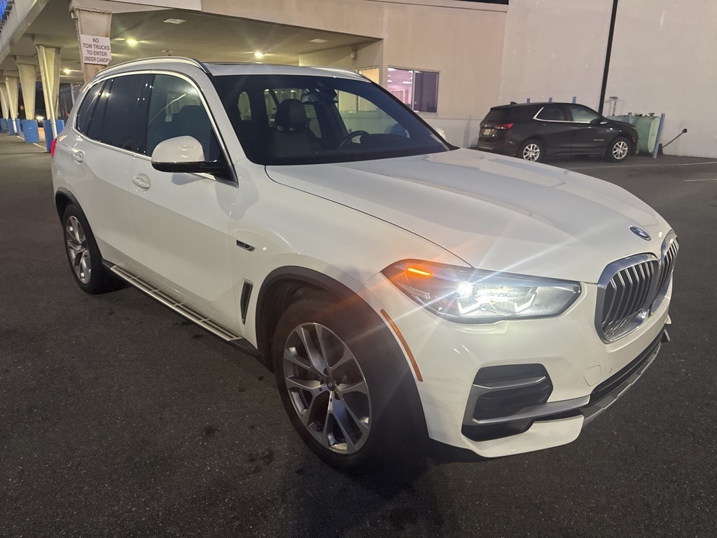 2022 BMW X5 45e's photo