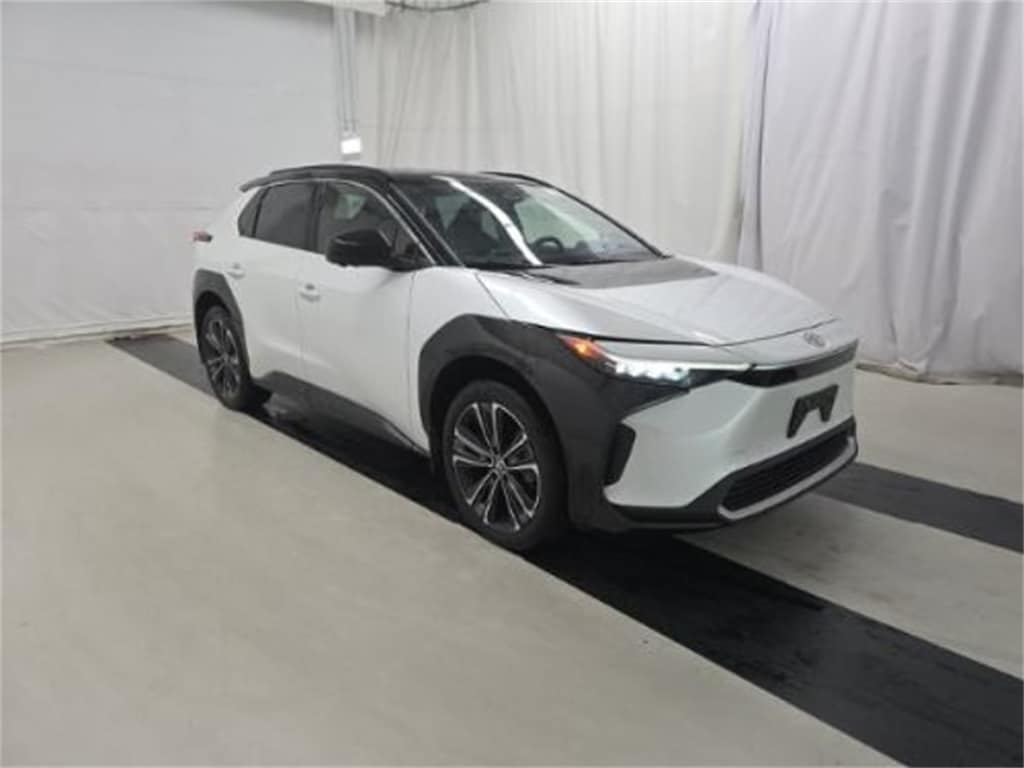 2023 Toyota bZ4X Limited's photo