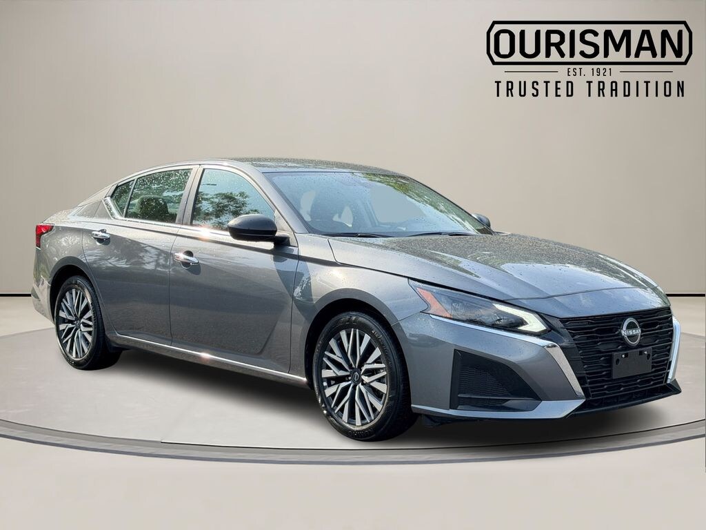 Used 2025 Nissan Altima SV Sedan