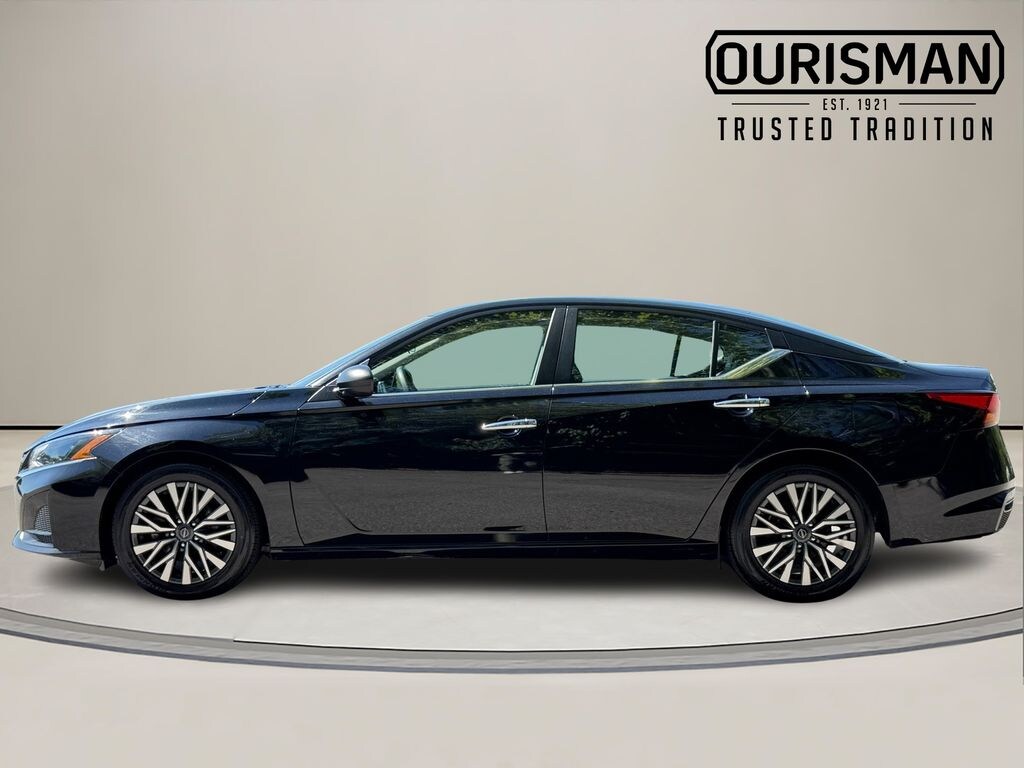 Used 2024 Nissan Altima 2.5 SV Sedan