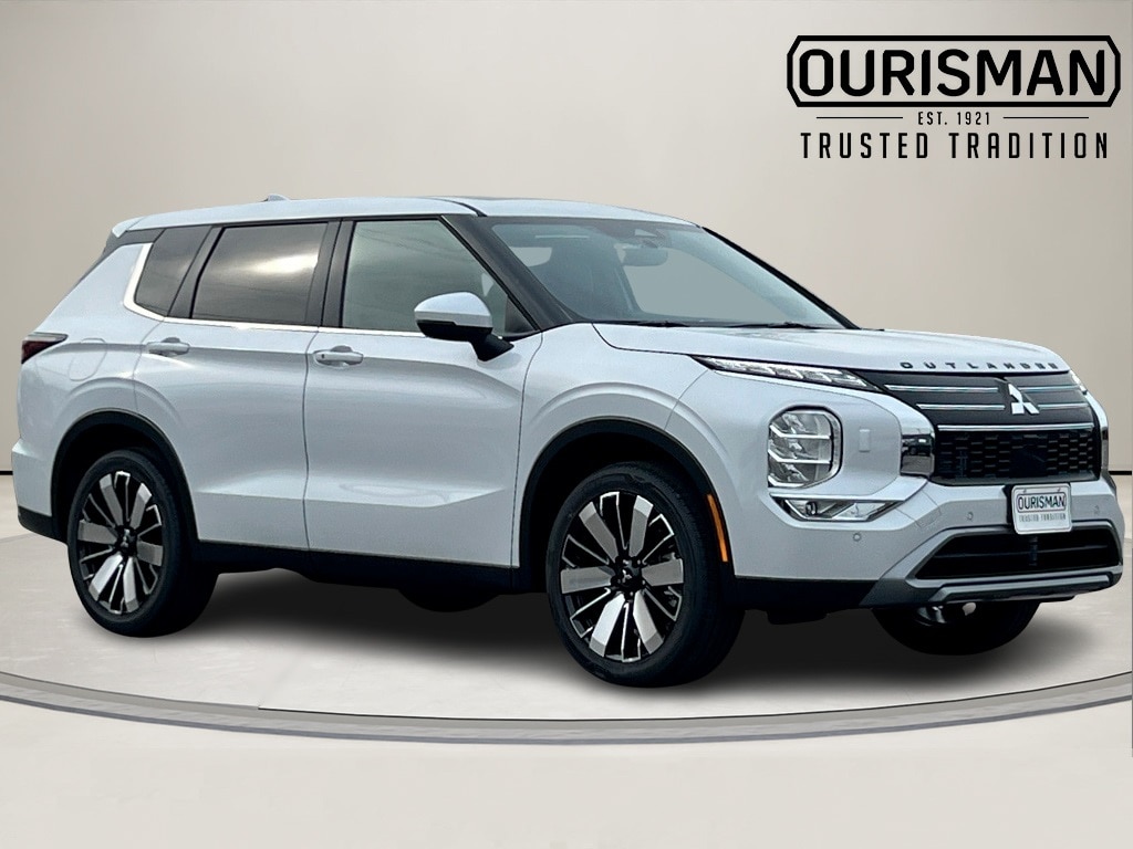 2026 Mitsubishi Outlander SE's photo