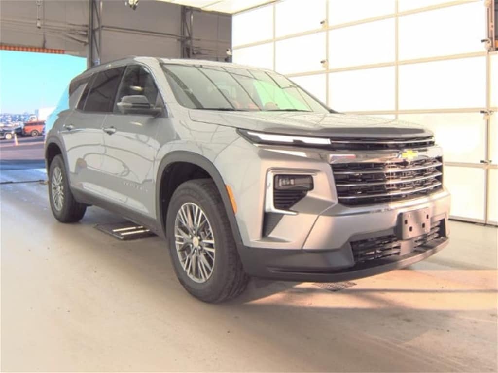 Used 2024 Chevrolet Traverse LT SUV