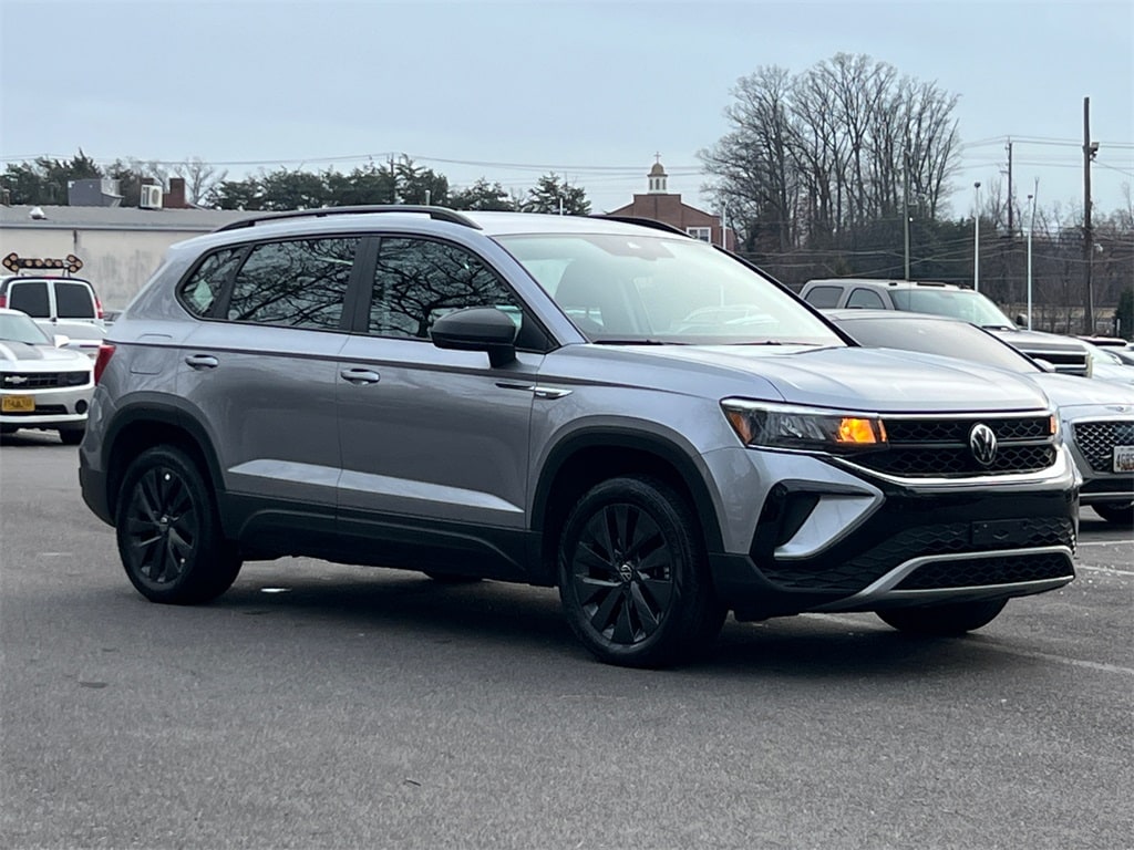 2024 Volkswagen Taos S's photo