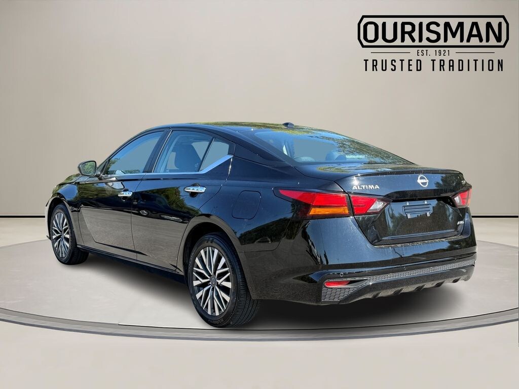 Used 2024 Nissan Altima 2.5 SV Sedan