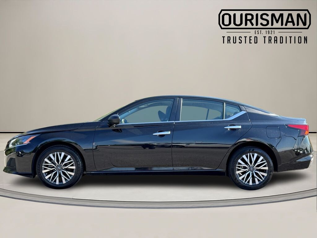 Used 2024 Nissan Altima 2.5 SV Sedan