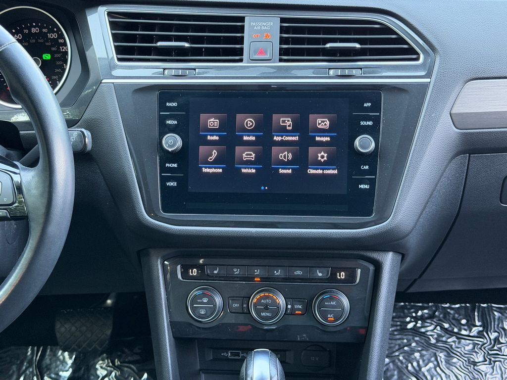2019 Volkswagen Tiguan SE - Photo 16