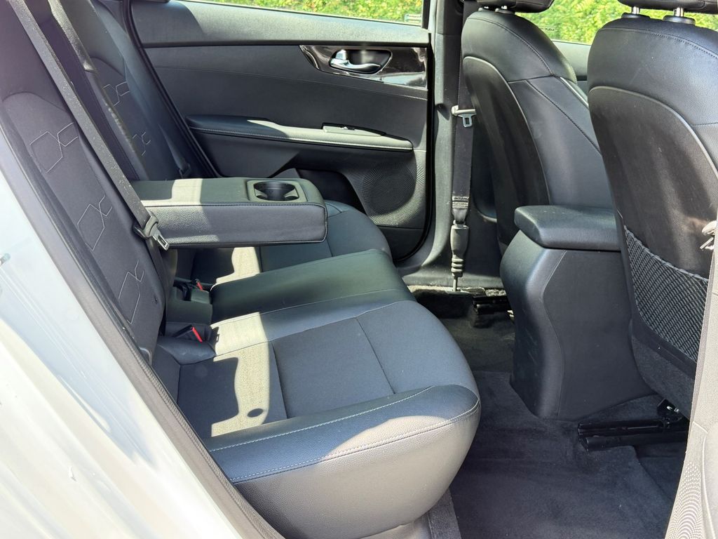 2022 Kia FORTE GT-Line - Photo 11