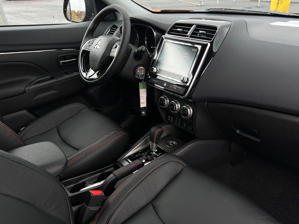 2025 Mitsubishi Outlander Sport LE - Photo 11