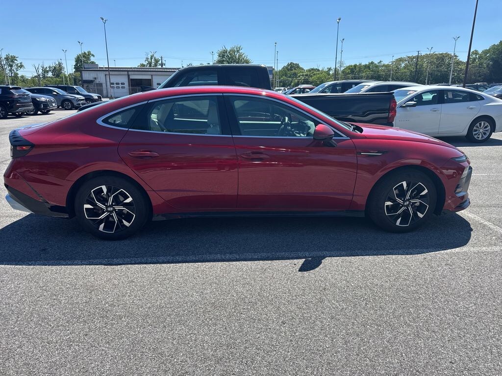Used 2025 Hyundai Sonata SEL Sedan