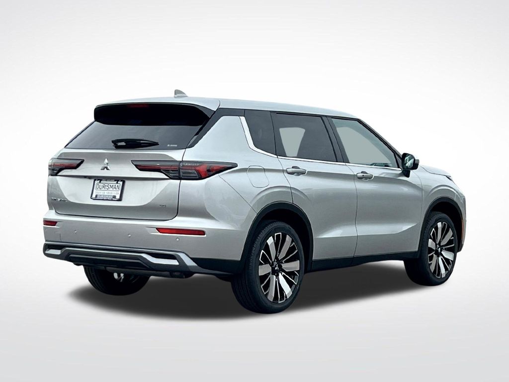 2026 Mitsubishi Outlander SE - Photo 3