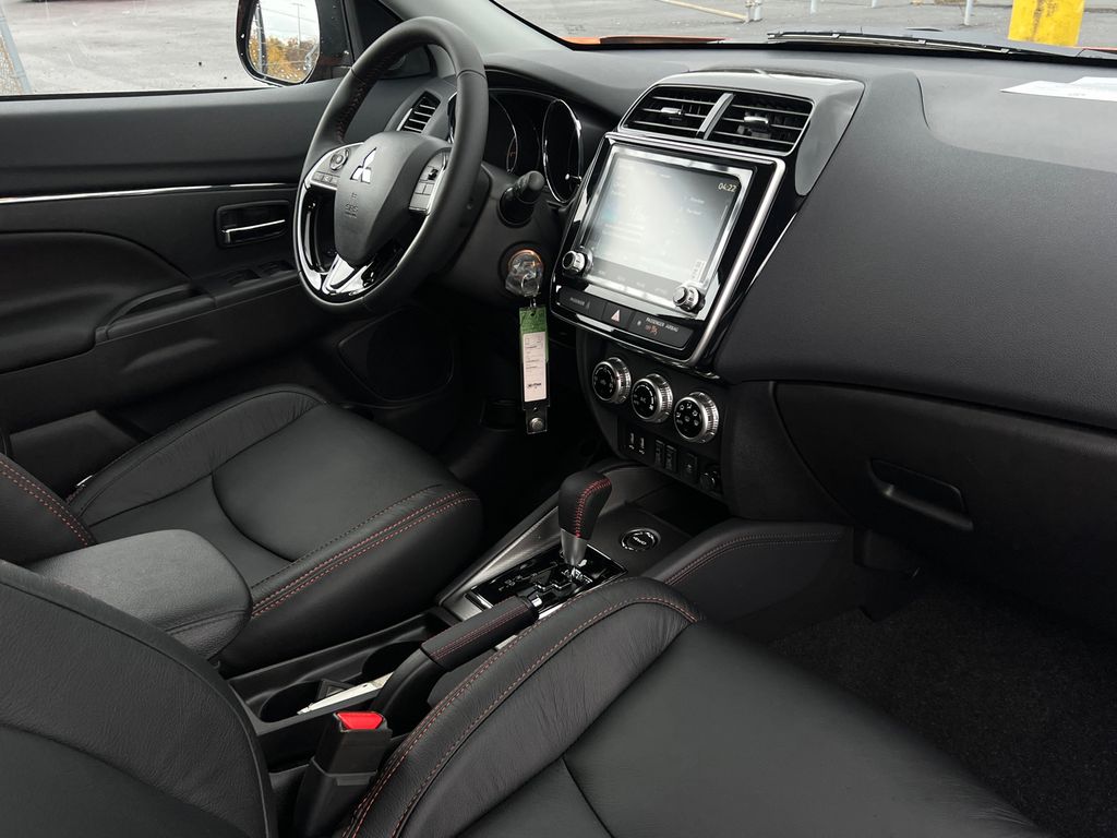 2025 Mitsubishi Outlander Sport LE - Photo 11