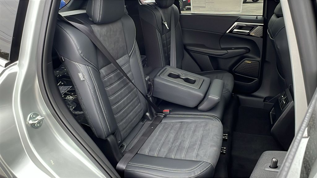 2026 Mitsubishi Outlander SE - Photo 9