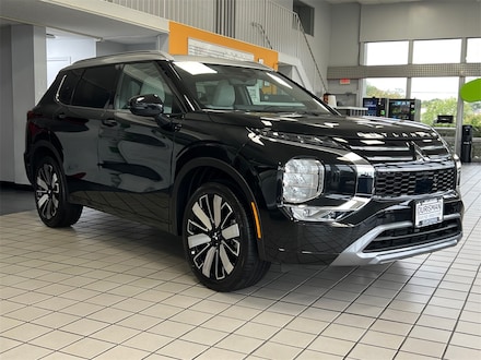 2025 Mitsubishi Outlander Platinum Edition SUV