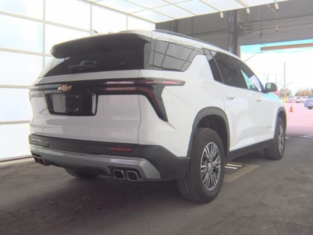 Used 2024 Chevrolet Traverse LT SUV