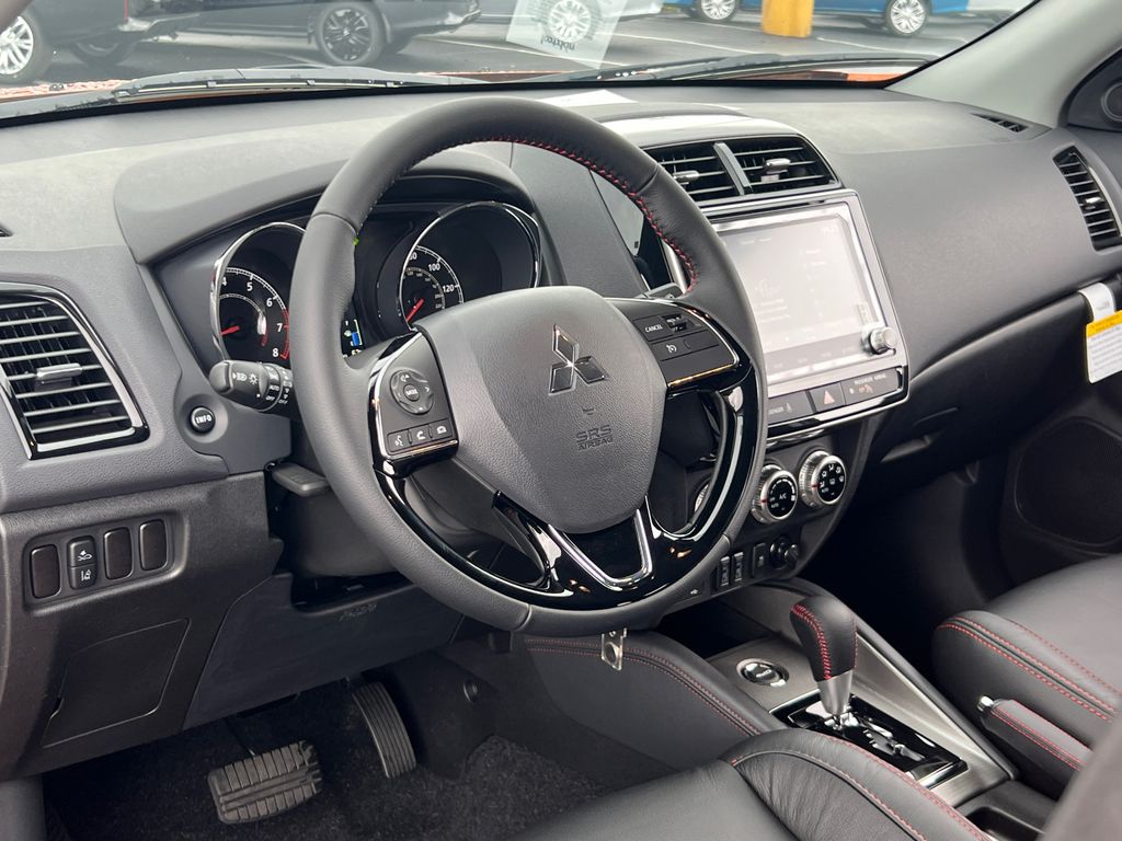 2025 Mitsubishi Outlander Sport LE - Photo 16