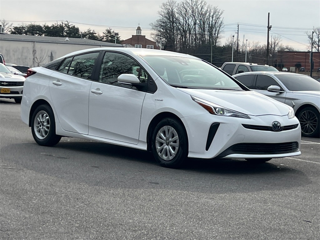 2022 Toyota Prius LE's photo