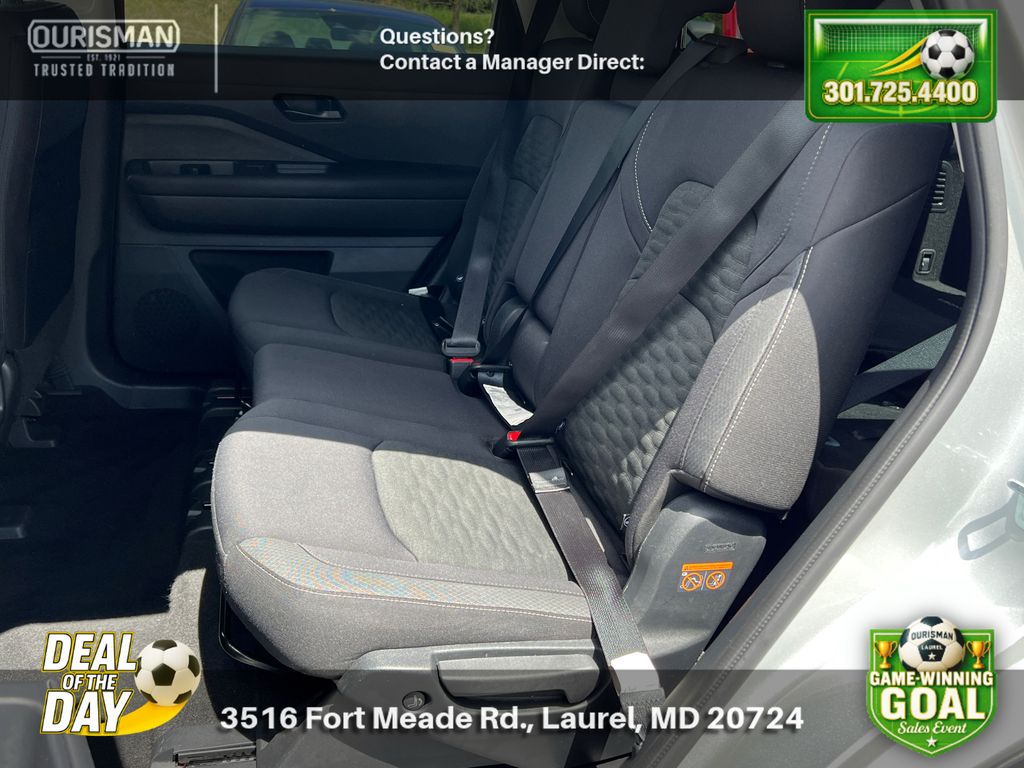 2025 Nissan Pathfinder SV - Photo 18