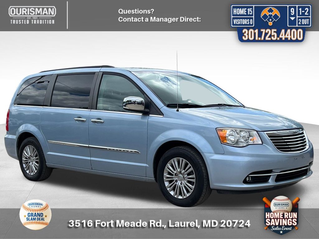 2016 Chrysler Town & Country Anniversary Edition