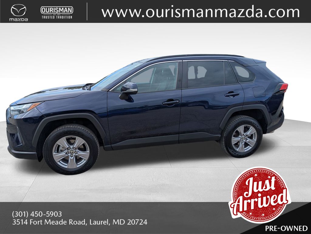 2022 Toyota RAV4 XLE photo 3