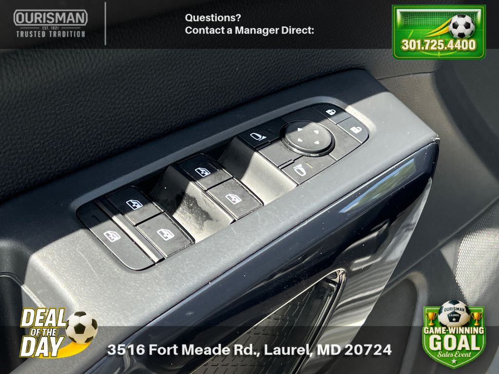 2025 Nissan Pathfinder SV - Photo 9