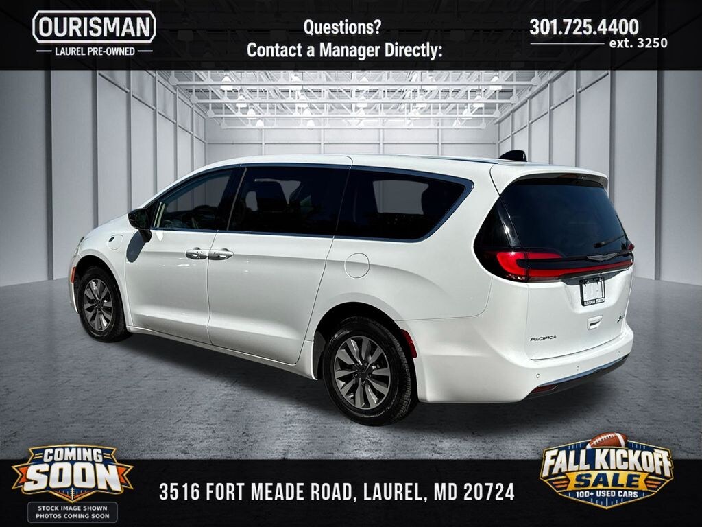Used 2024 Chrysler Pacifica Plug-In Hybrid Select Van Passenger Van