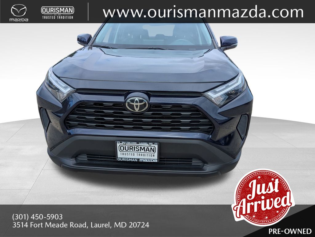 2022 Toyota RAV4 XLE photo 2