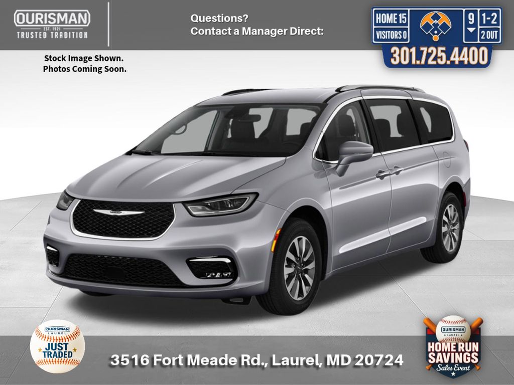 2021 Chrysler Pacifica Hybrid Touring L Hybrid's photo