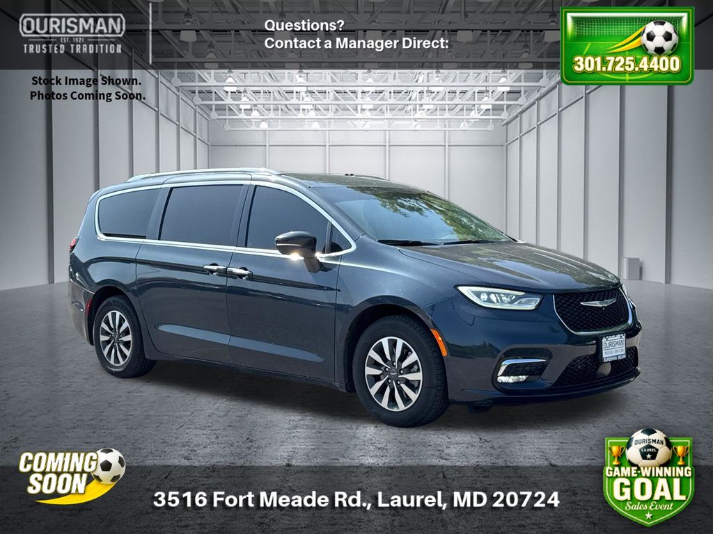 2021 Chrysler Pacifica Hybrid Touring L Hybrid's photo