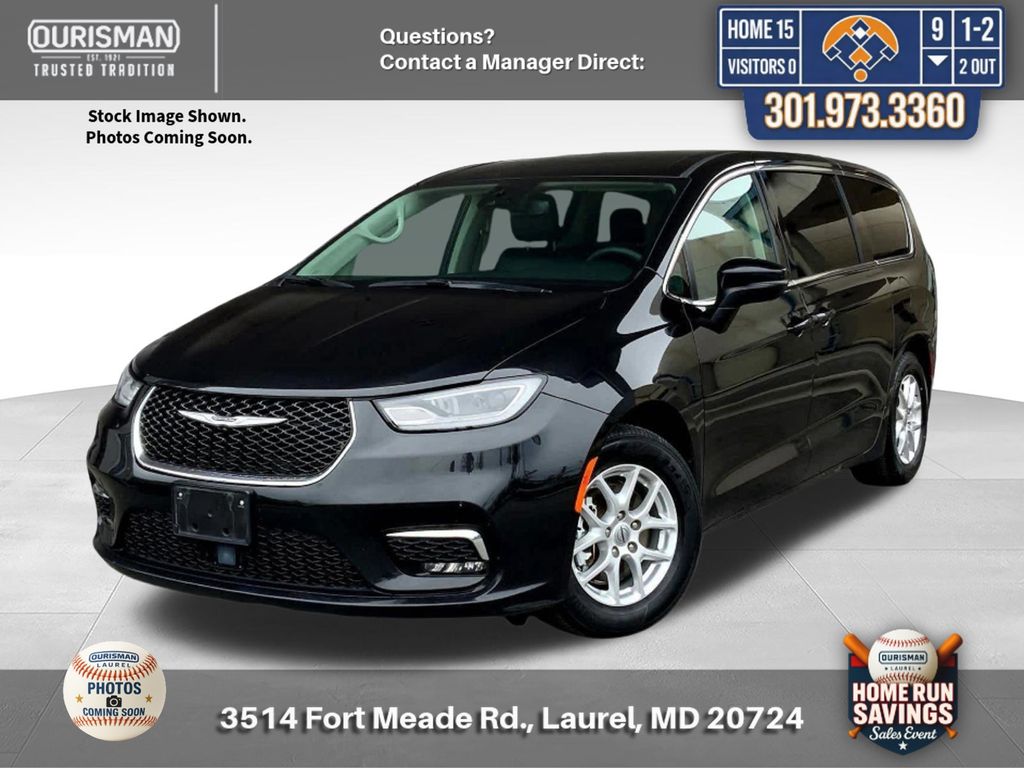 2024 Chrysler Pacifica Touring L's photo