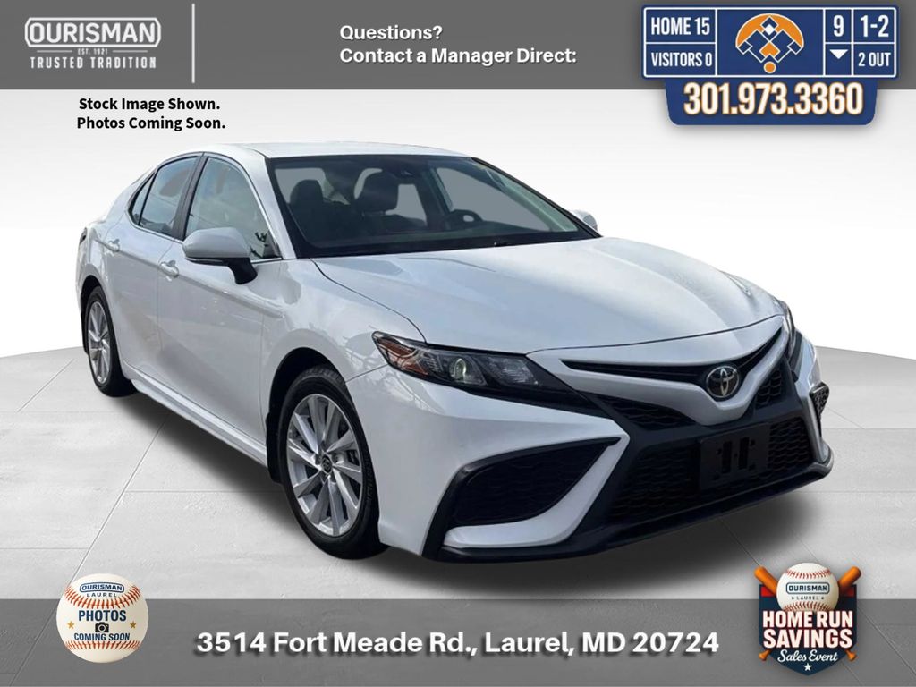 2024 Toyota Camry LE's photo